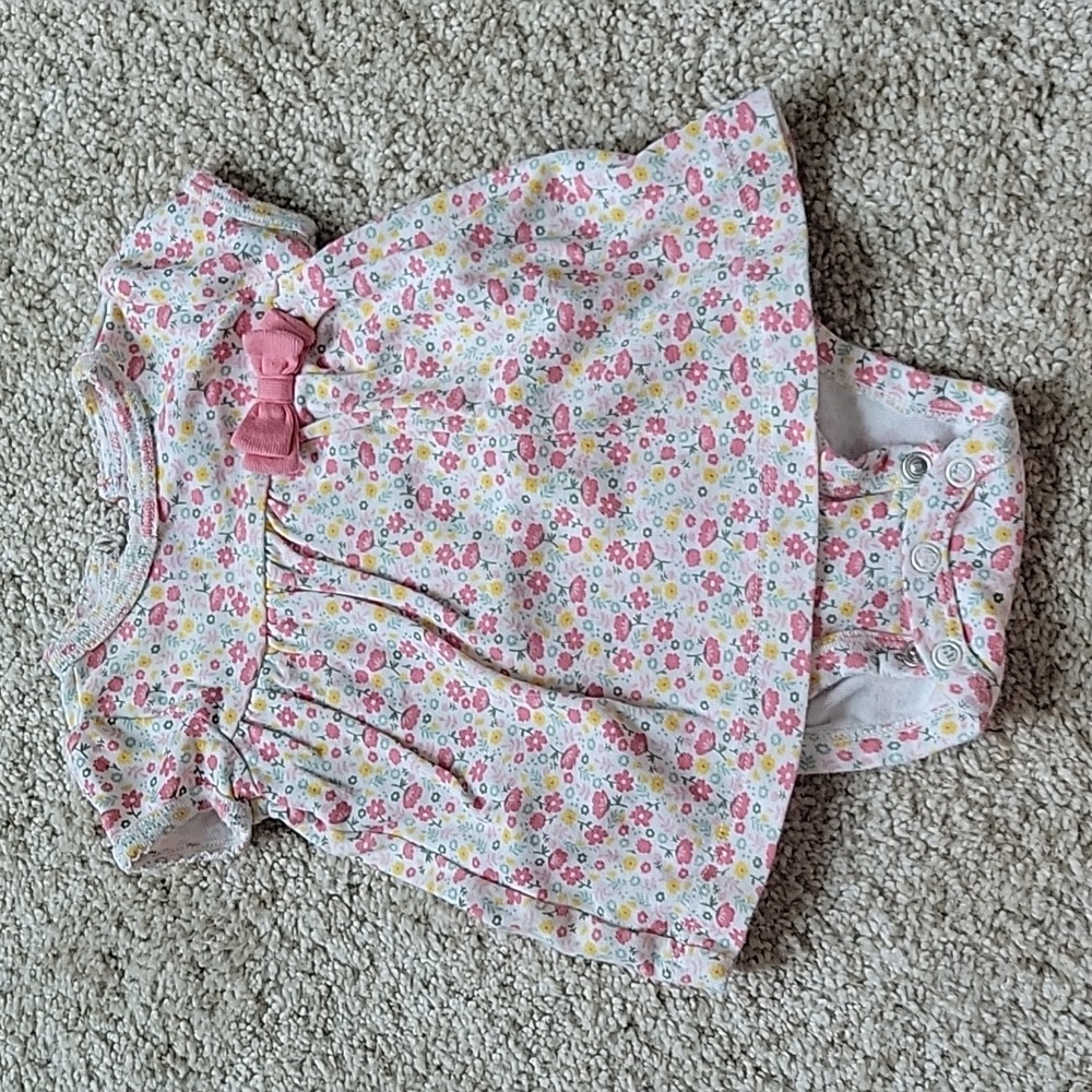 Girls size 0-3 months outfit, baby girls clothing